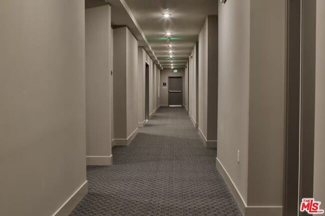 Building Photo - 1025 S Berendo St