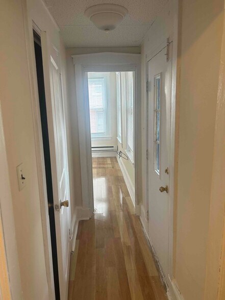 Building Photo - 1047 Penn St