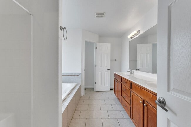 Building Photo - Beautiful 3 Bed/2.5 Bath located in Shingle Landing, Moyock NC