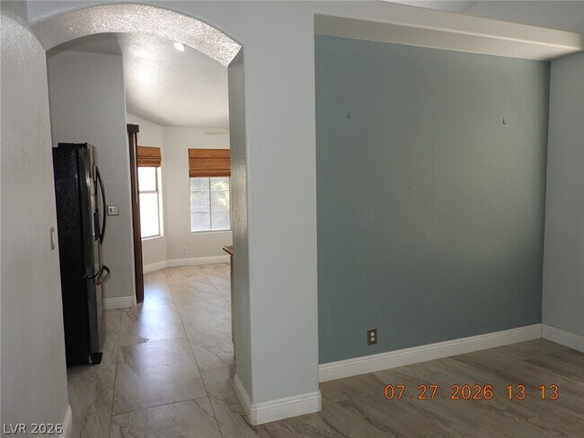 Building Photo - 4533 Chestnut Blaze