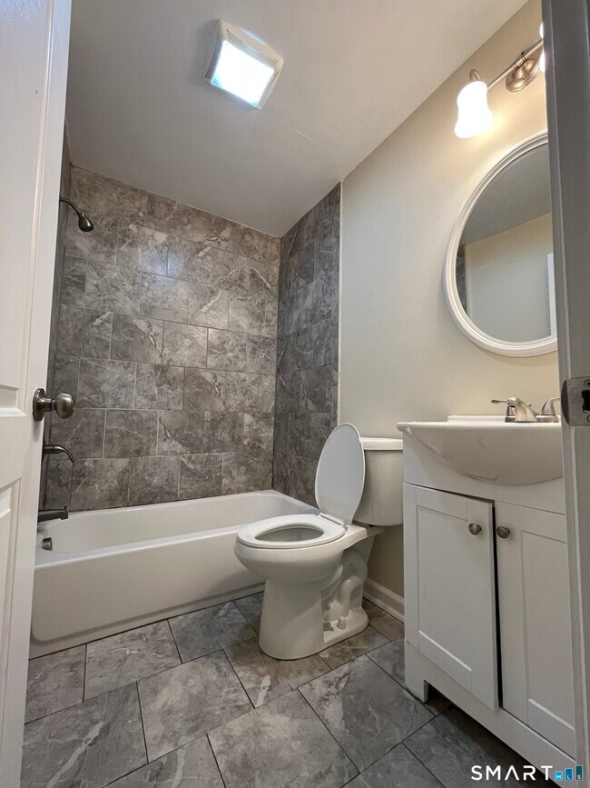 Building Photo - 410 S Main St