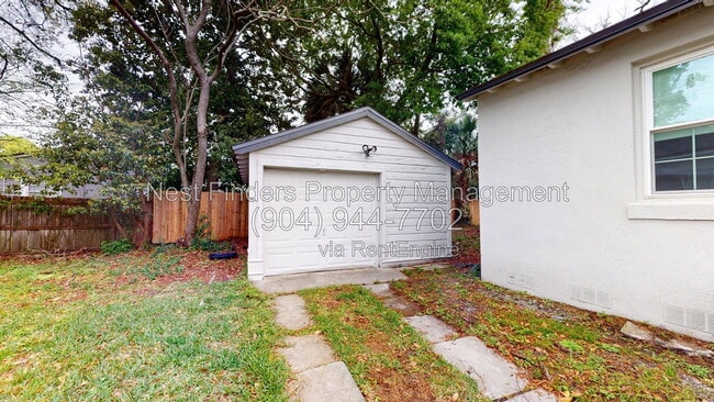 Building Photo - 2215 Larchmont Rd