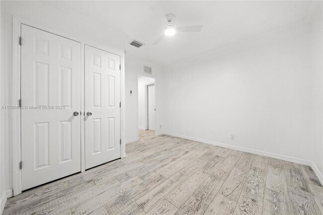 Building Photo - 1041 NE 9th Ave
