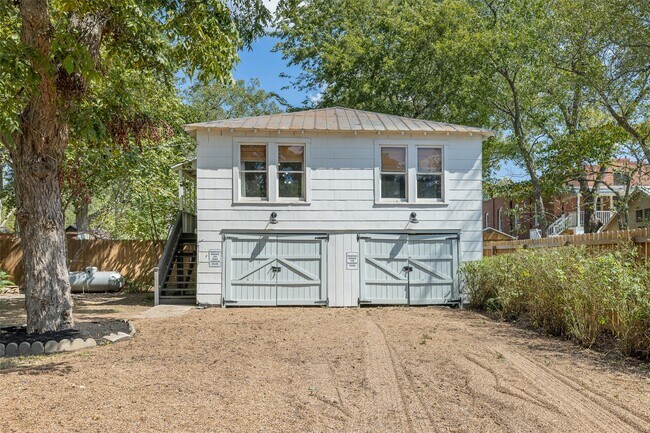 Building Photo - 206 N Rusk St