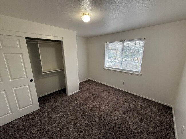 Building Photo - 4342 Ward Pl NE