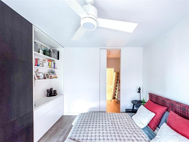 Building Photo - 900 S 1st St