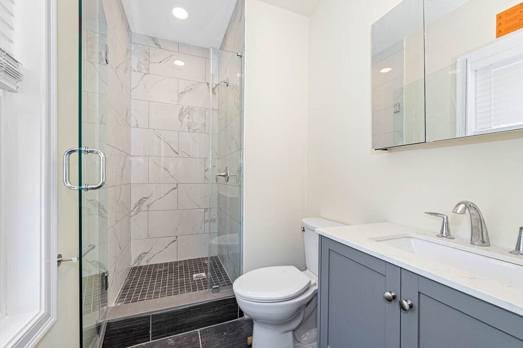 Building Photo - 72 Stanley Ave