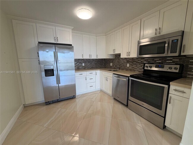 Building Photo - 13499 Biscayne Blvd