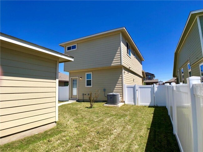 Building Photo - 205 Cane River Rd