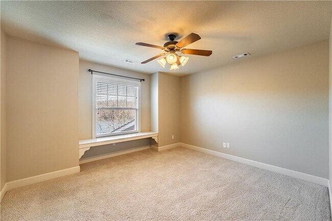 Building Photo - 55 Purfleet Dr