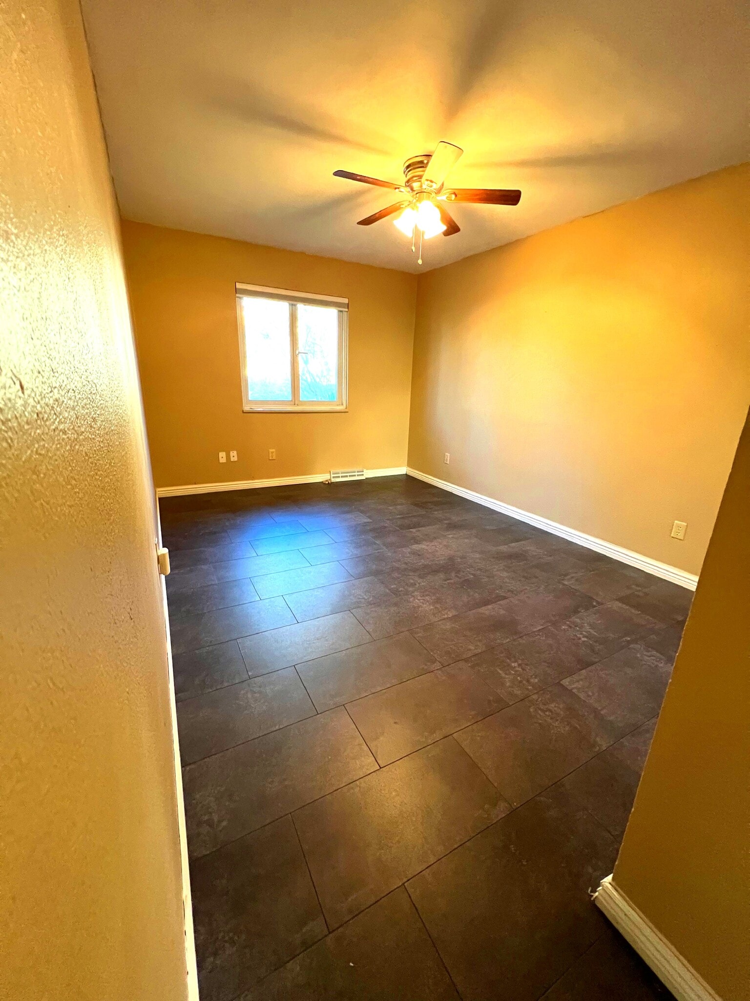 Building Photo - 1008 S Miller St