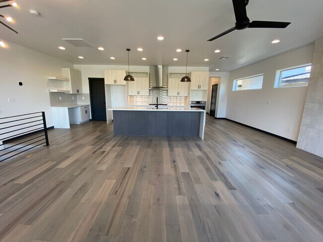 Building Photo - Close to Micron, 3 Bedroom 3 bath w/ a Million Dollar View!