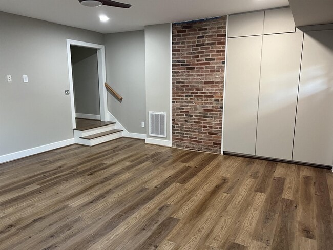 Building Photo - 209 Louise Ave