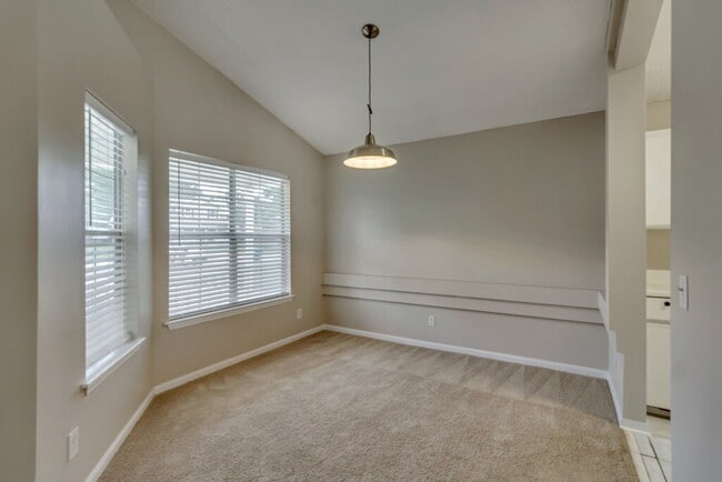 Building Photo - Great looking home in Richmond Hill