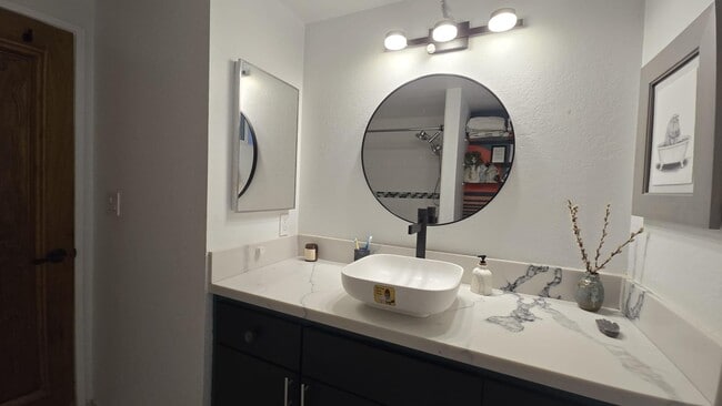 Building Photo - 785 W 19th St