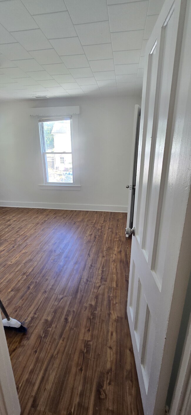 Building Photo - 214 N State St