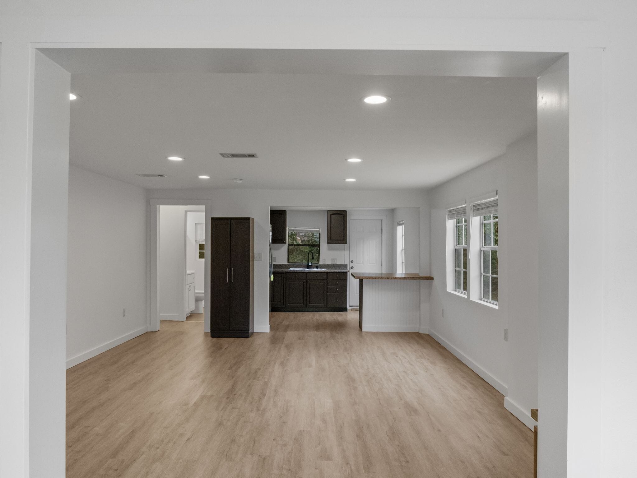 Building Photo - 1572 Cedar St