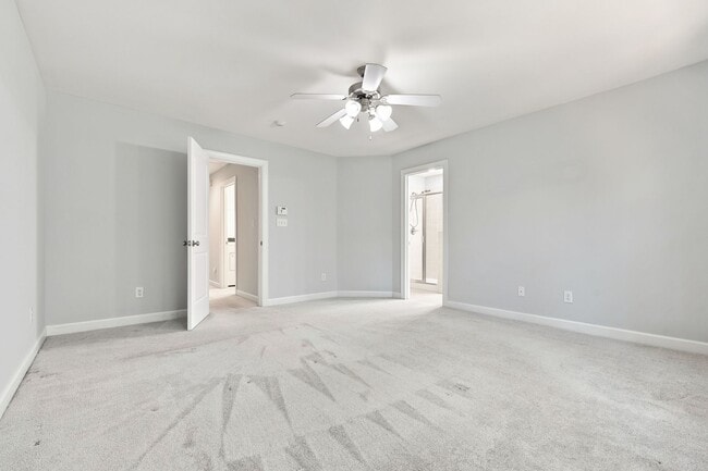Building Photo - Beautiful 3 Bedroom / 2.5 Bathroom Townhome - Available NOW!