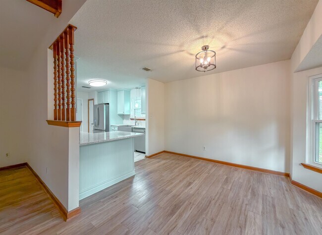 Building Photo - 776 Lupine Ln