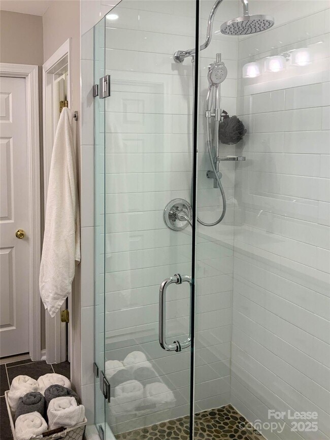 Building Photo - 2121 Kaybird Ln