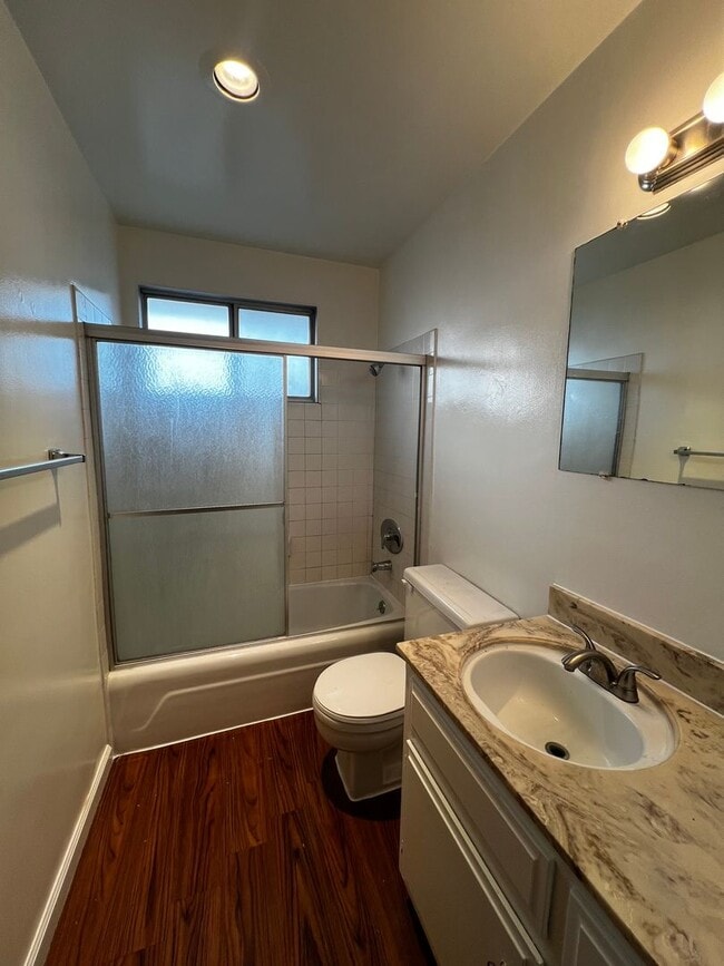 Building Photo - 2 Bedroom 1.5 Bath Whittier Apartment for Rent