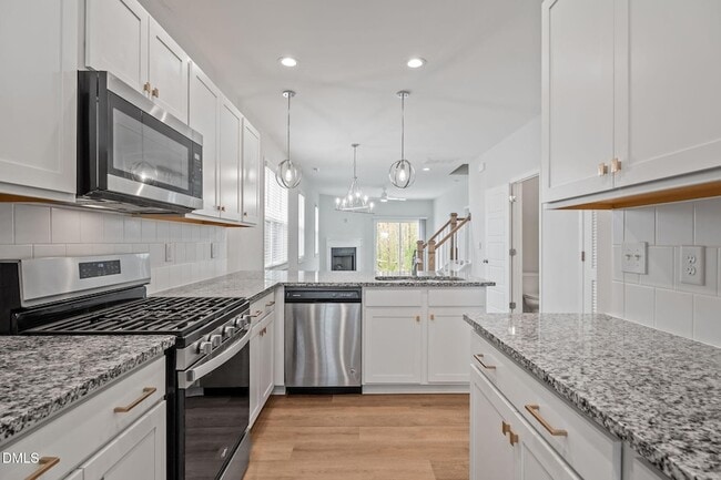 Building Photo - 745 Putney Hl Rd