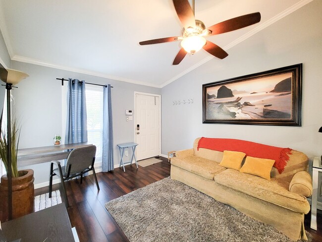 Building Photo - BEAUTIFUL REMODELED 1 BEDROOM 1 BATH CONDO...