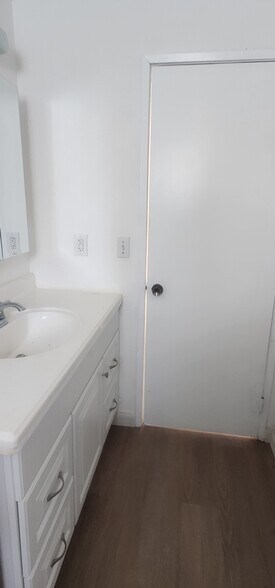 Building Photo - 4304 S Cedar St