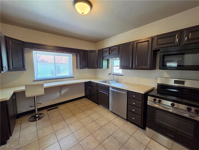 Building Photo - 5223 Paine Ave