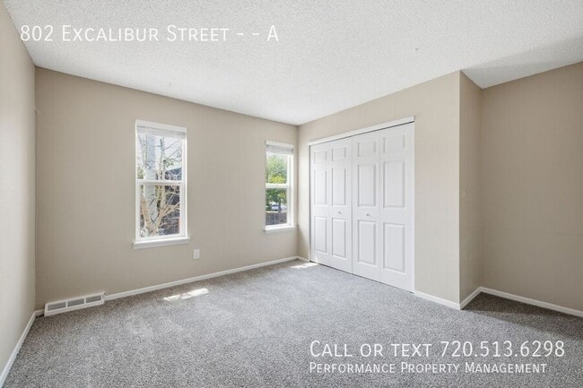 Building Photo - 802 Excalibur St