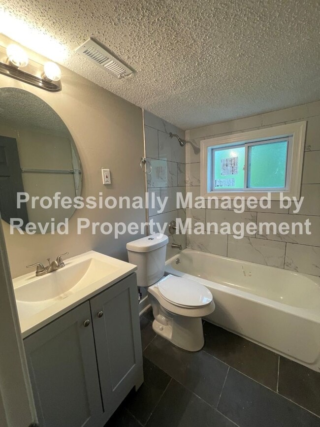 Building Photo - 1137 Catalina St