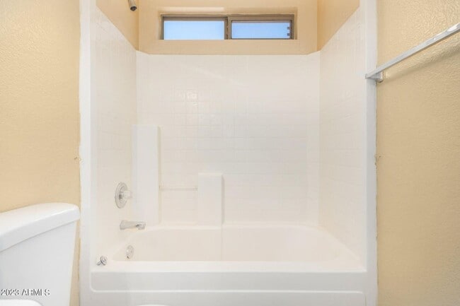 Building Photo - Move In Ready!  3 Bed, 2 Bath w/2 Car Garage