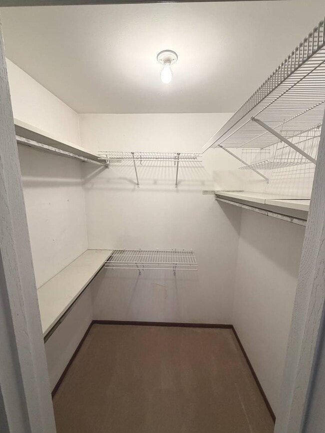 Building Photo - 824 Dighton Ln