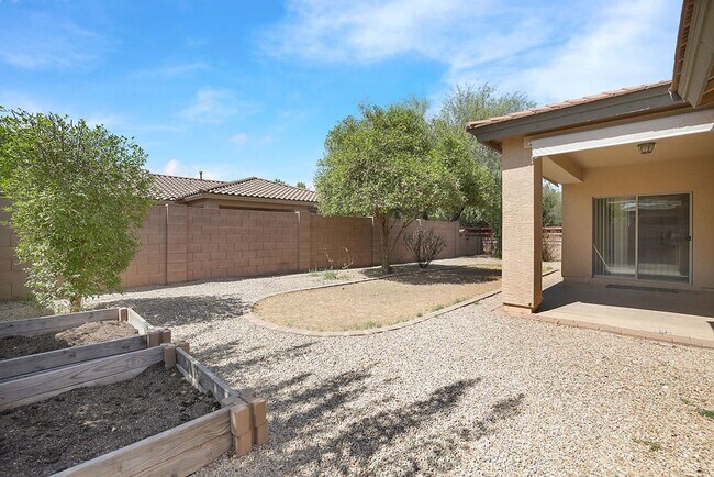Building Photo - 18631 E Swan Dr