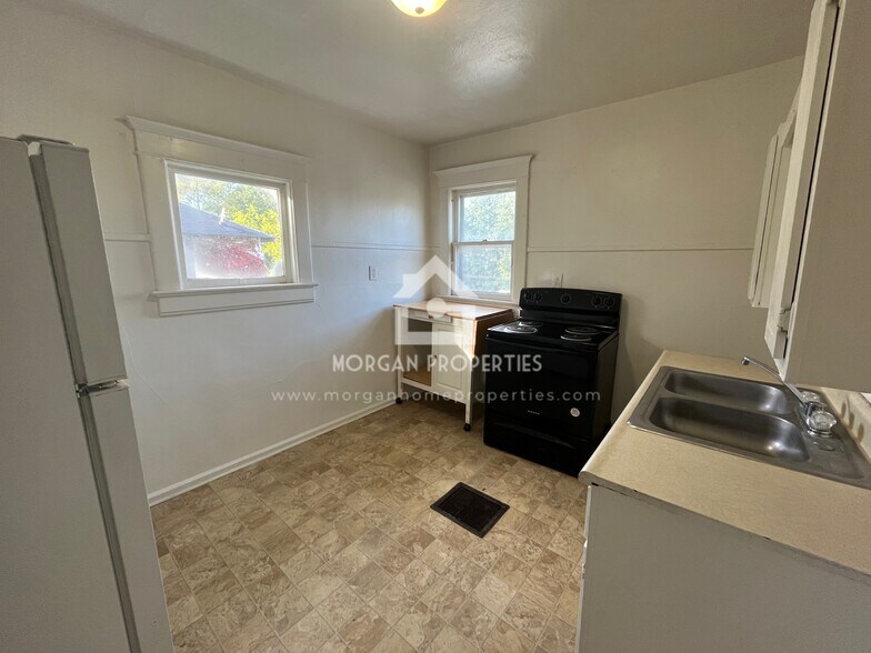 Building Photo - 225 N 10th St