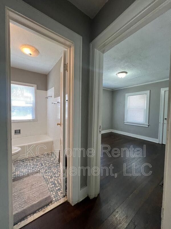 Building Photo - 7542 Harrison St