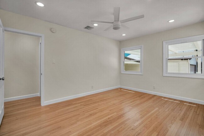 Building Photo - 2828 Avenel St