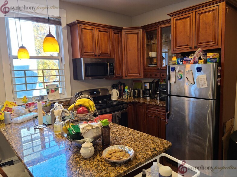 Building Photo - 719 Parker St