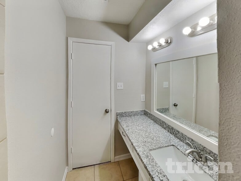 Building Photo - 20203 Fox Haven Ln