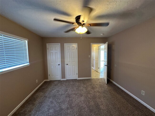 Building Photo - 7127 Maxwood Dr