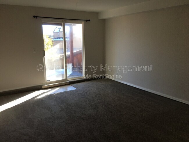 Building Photo - 574 W 91st Dr
