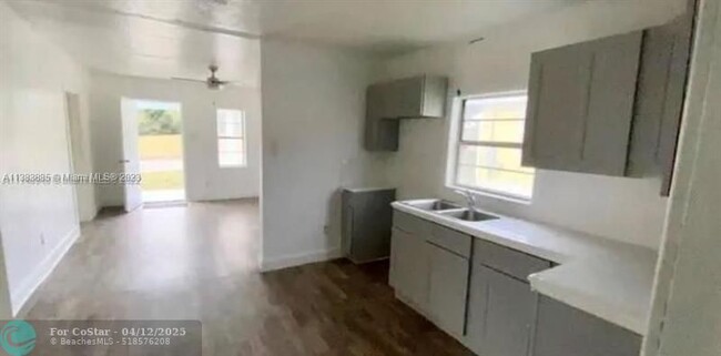 Building Photo - 4138 Herring Ave