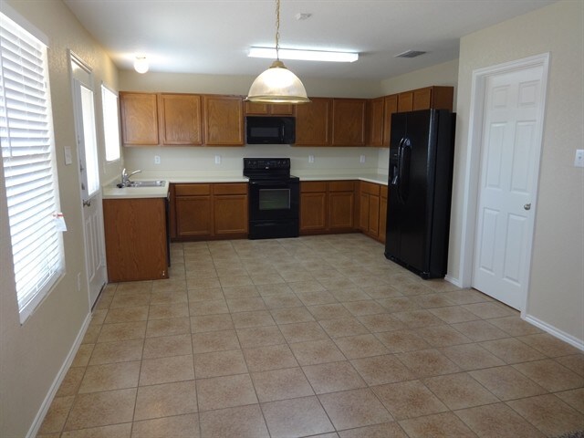 Building Photo - 8510 Silver Willow