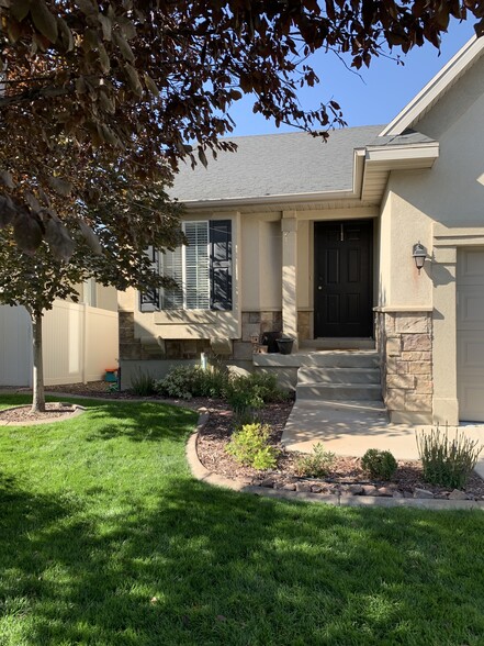 Front Yard - 3610 W Plymouth Rock Cv