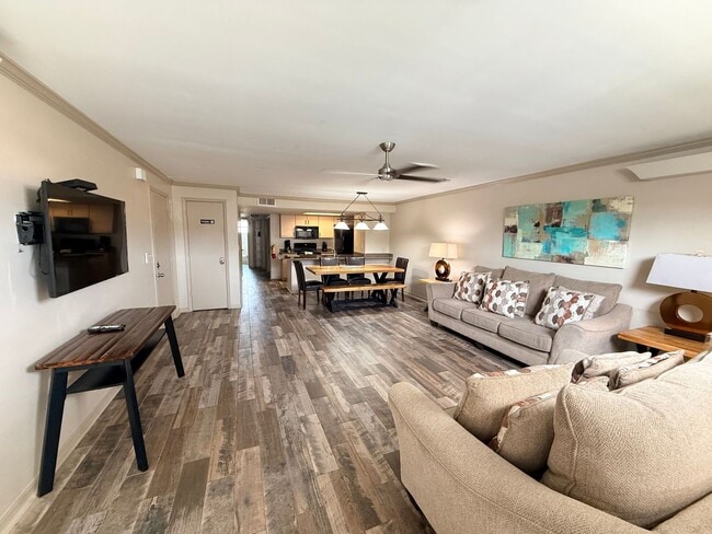 Building Photo - 2490 Sweetwater Club Cir