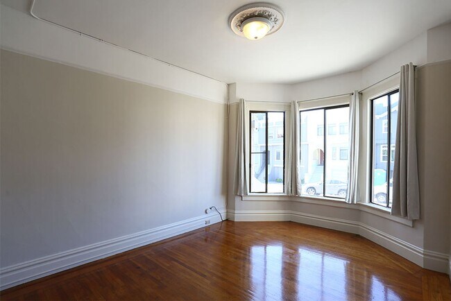 Building Photo - 614 10th Ave