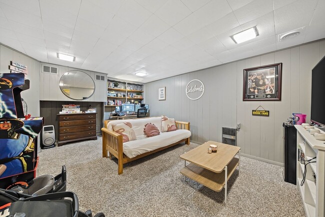 Building Photo - 95 Oriole Rd