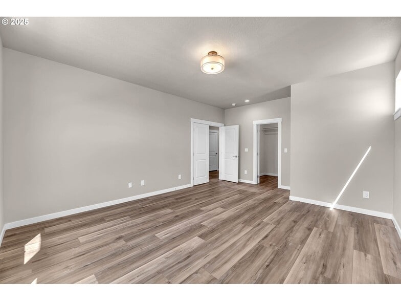 Building Photo - 6107 NE 45th Ct