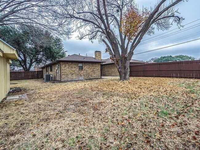 Building Photo - 3852 Westminster Dr