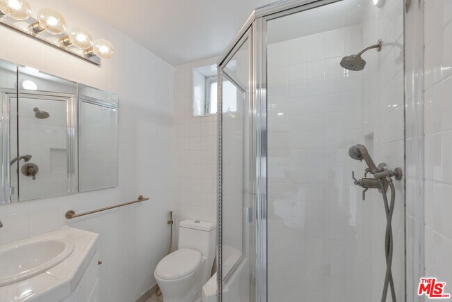 Building Photo - 3479 Wonder View Dr